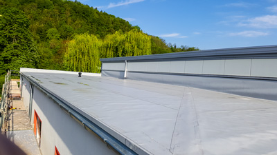 Dachfläche mit FPO - Kunststoffbahn